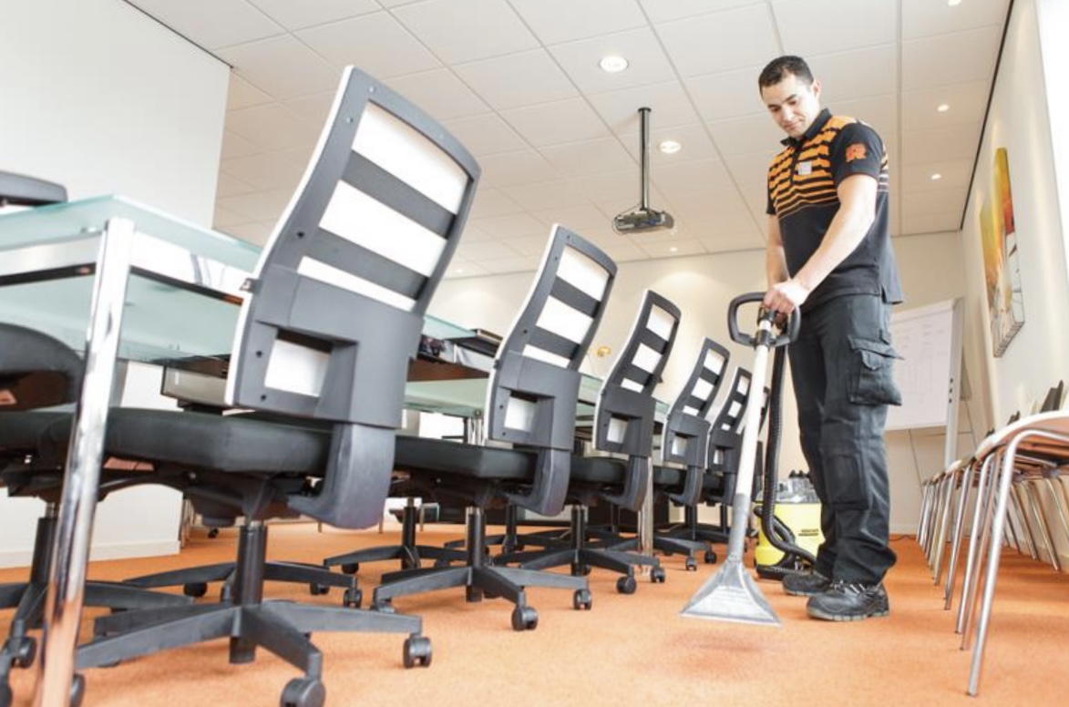 تنظيف المكاتب