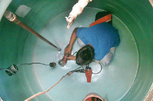 تنظيف خزانات المياه